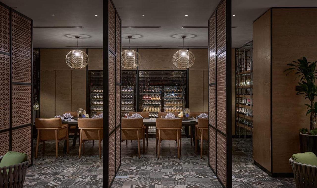 Amari Spice Penang Hotel บายันเลอปาส ภายนอก รูปภาพ The interior of the restaurant
